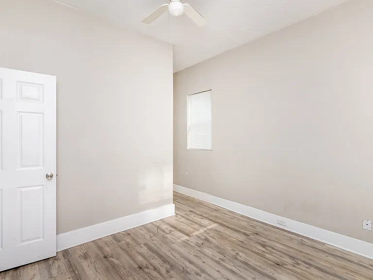 1058 Dixie Hwy — Photo 2