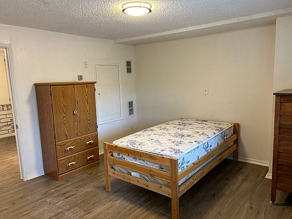 4th image of 2726 View Dr #1