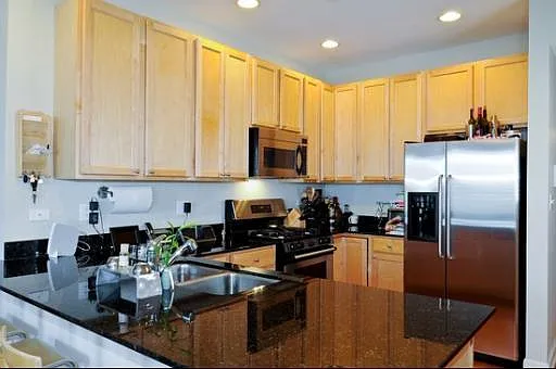 3 bed, 1200 sqft, $750 — Photo 1