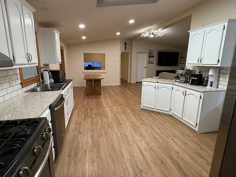 1268 Haystack Rd — Photo 2