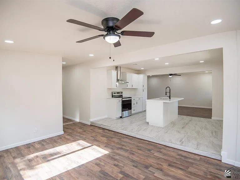 350 S Monte Vista Dr — Photo 2