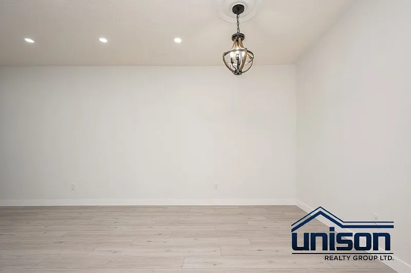 3 bed, 1.5 bath, 881 sqft, $1,800 — Photo 4
