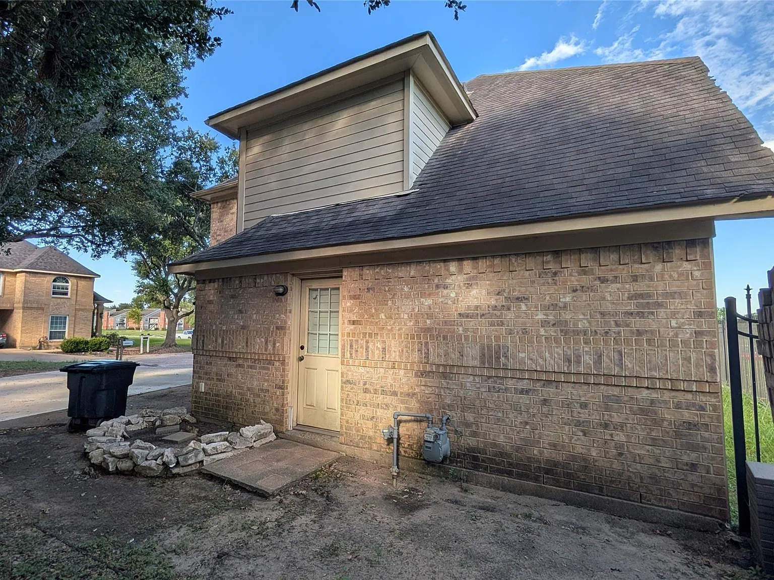 2 bed, 2.5 bath, 1683 sqft, $2,500 — Photo 4