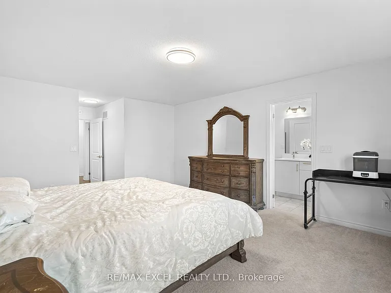 37 Macpherson St — Photo 46