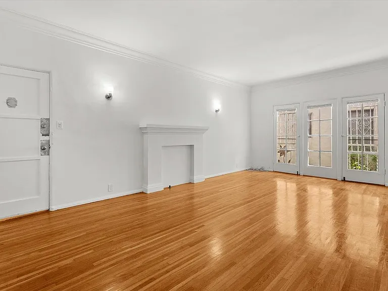 838 S Mansfield Ave #4 — Photo 3