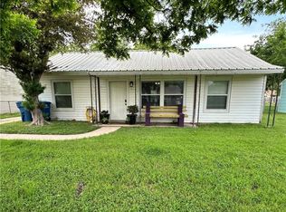 71 Alamo St, Point Comfort, TX 77978