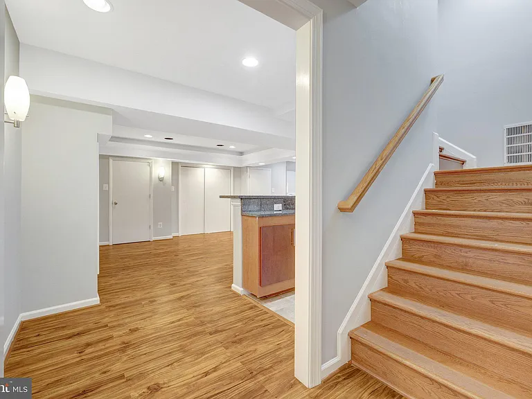 8995 Parliament Dr — Photo 42
