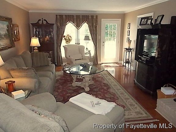 5th image of 300 Hinsdale Ave