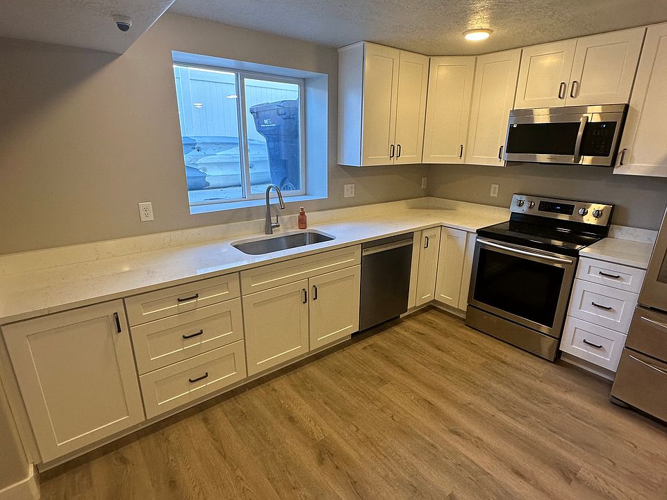 1st image of 604 W 25 N