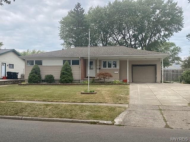 1st image of 214 Evergreen Dr