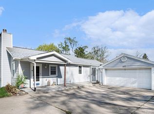 932 R G Curtiss Ave, Lansing, MI 48911