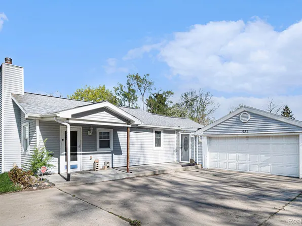 932 R G Curtiss Ave, Lansing, MI 48911