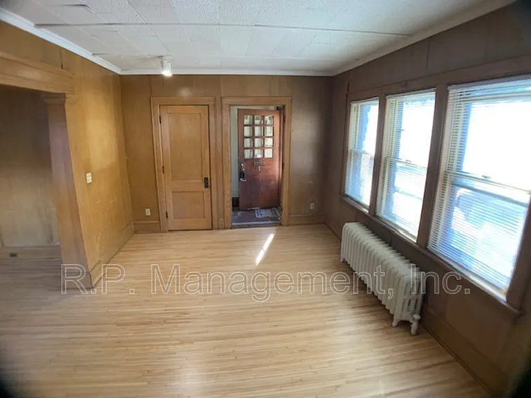 1434 W 32nd St #1 — Photo 4