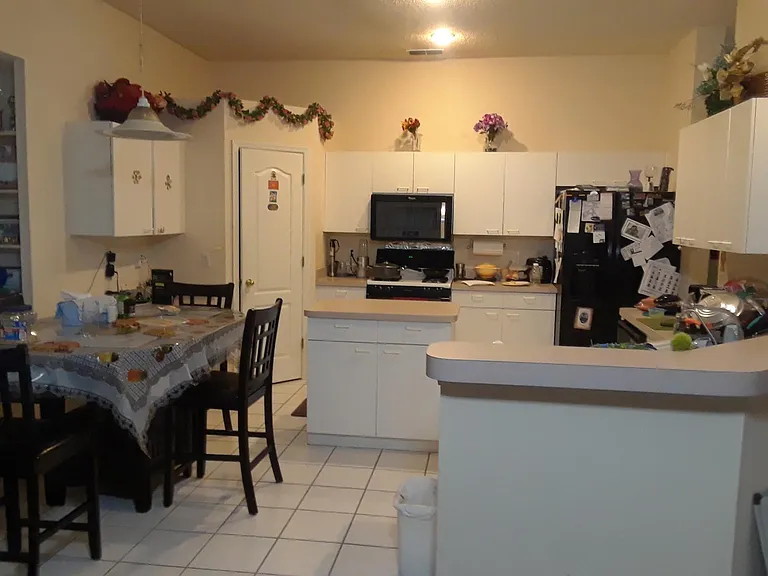 Kitchen (image 2)