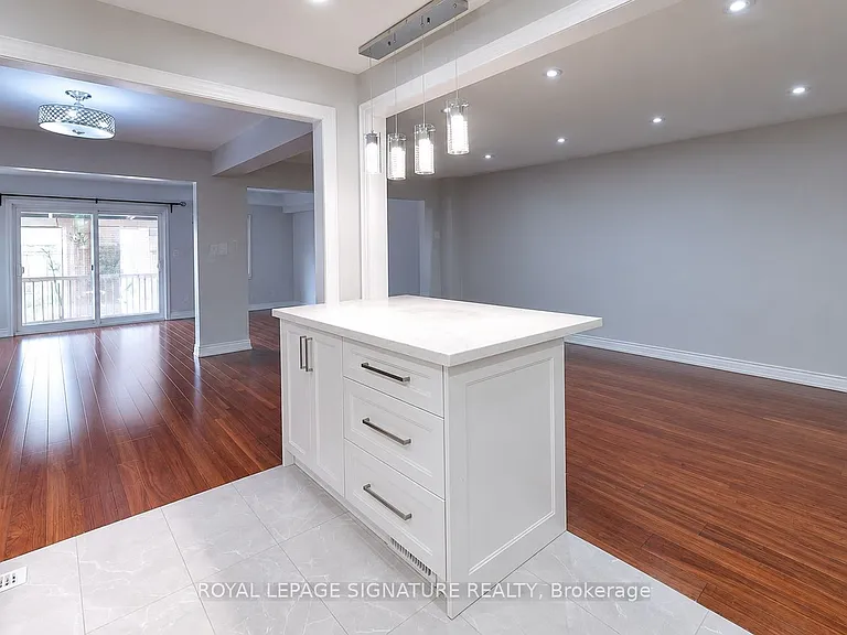 74 Deanscroft Sq — Photo 1