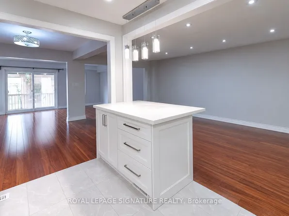 74 Deanscroft Sq, Toronto, ON M1E 4W9