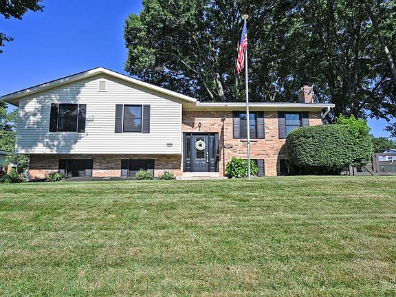3rd image of 1613 Muskegon Dr