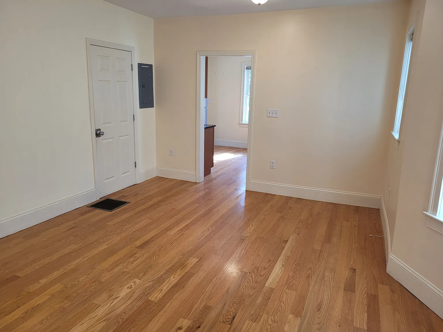 3 bed, 1800 sqft, $3,500 — Photo 4
