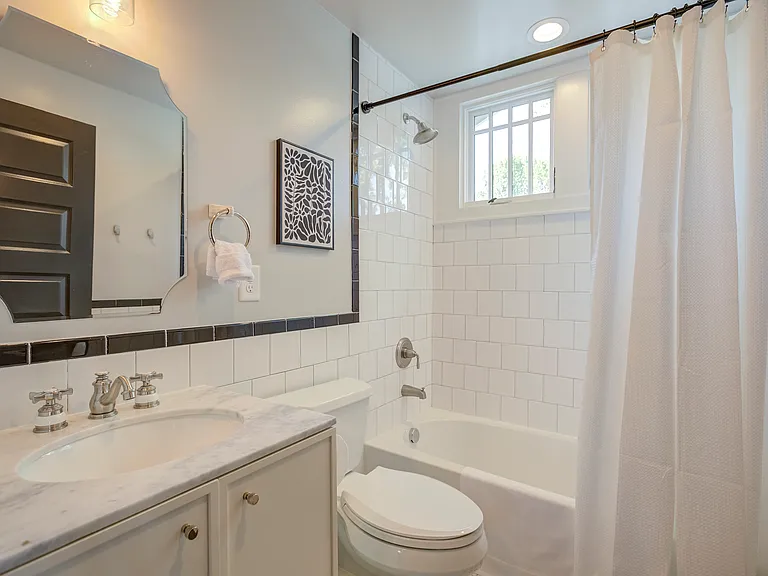 429 W Park Ave — Photo 20