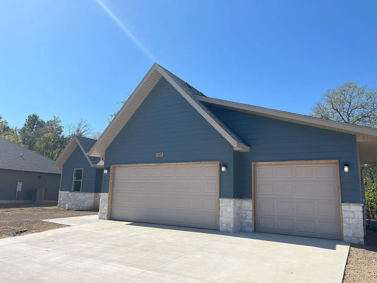 Nearly new 3-bedroom, 2-bath home with Springfield address and Willard schools — Photo 2