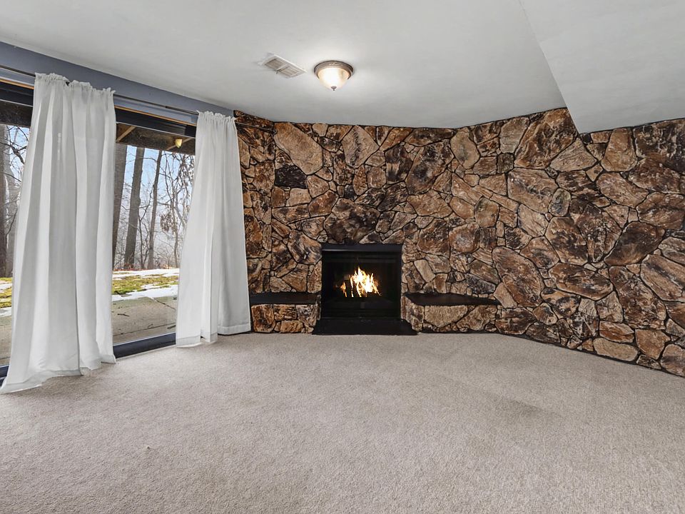 1st image of 1564 Charter Oak Dr