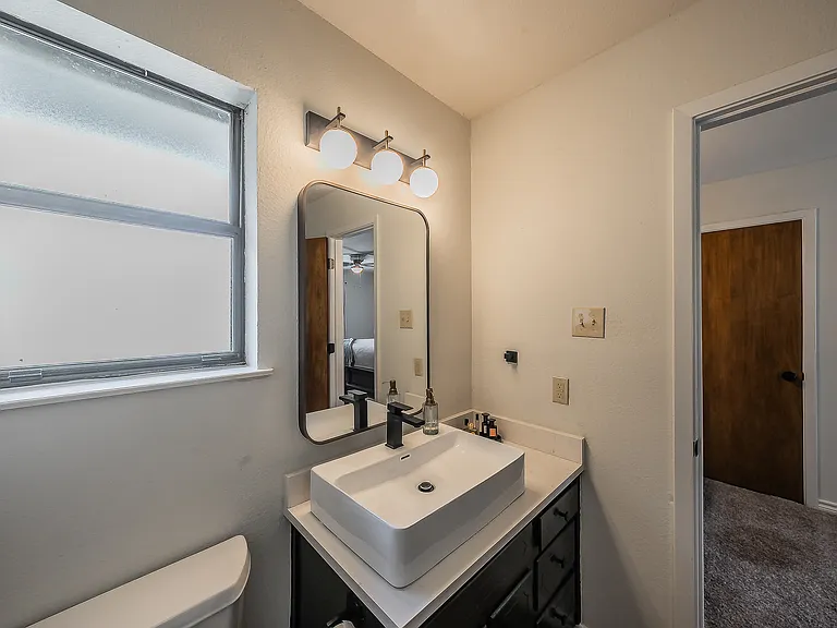 302 W Hale Ave — Photo 11