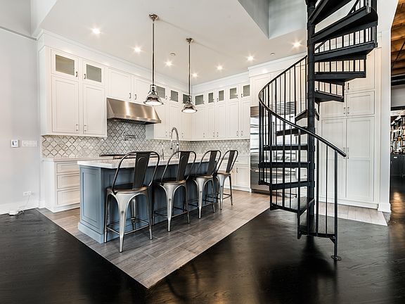4th image of 300 W Grand Ave #606-506