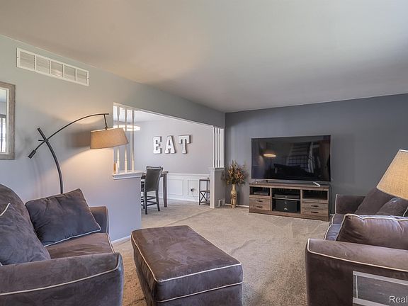 4th image of 38005 Southfarm Ln