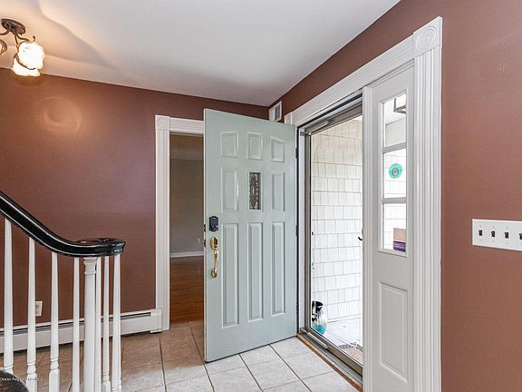 3rd image of 838 Brown Ct
