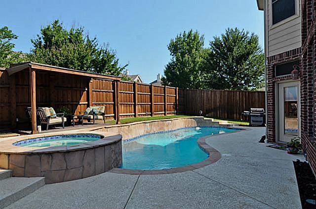 1st image of 3724 Glenshannon Ln