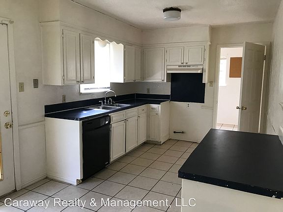 3rd image of 636 Kings Towne Pl