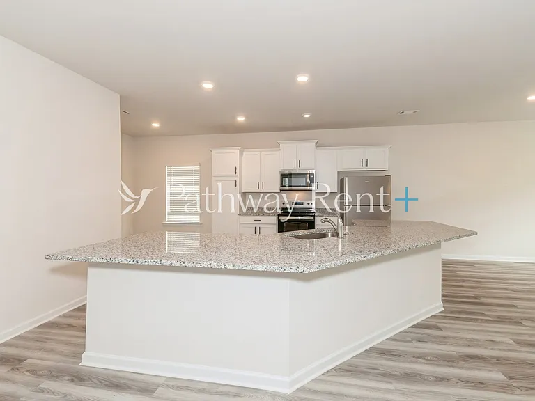 603 Mackenzie Cv — Photo 6