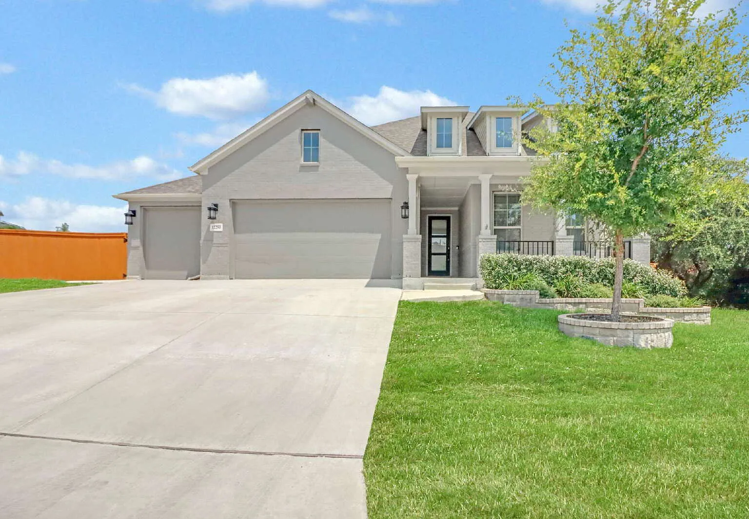 5 bed, 3.0 bath, 2870 sqft, $3,000 — Photo 1