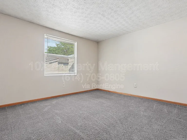 2523 Burgandy Ln — Photo 11