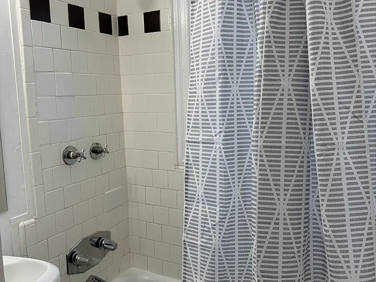 1803 N Wilton Pl #105 — Photo 22
