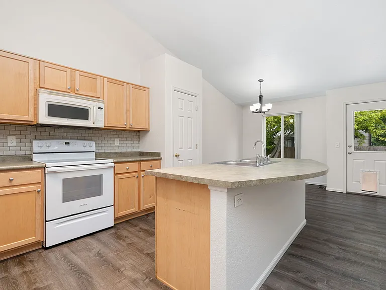 1803 Fossil Creek Pkwy — Photo 9