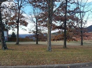 2 W Bluff Ln, Eureka Springs, AR 72631