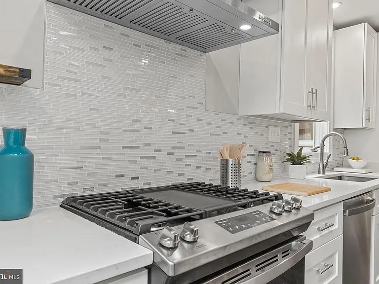 408 S Cleveland St — Photo 11