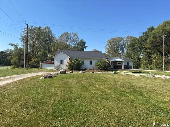 1290 Hunter Rd, Brighton, MI 48114
