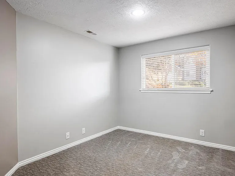 1003 E Fairway Dr — Photo 12