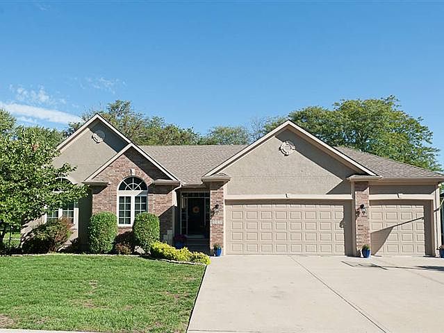 1st image of 1304 SW Summit Hill Dr