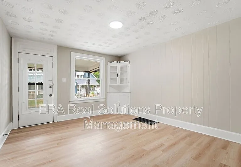 394 S Guilford Ave — Photo 6