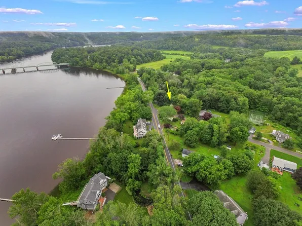 59 Prospect St, West Newbury, MA 01985