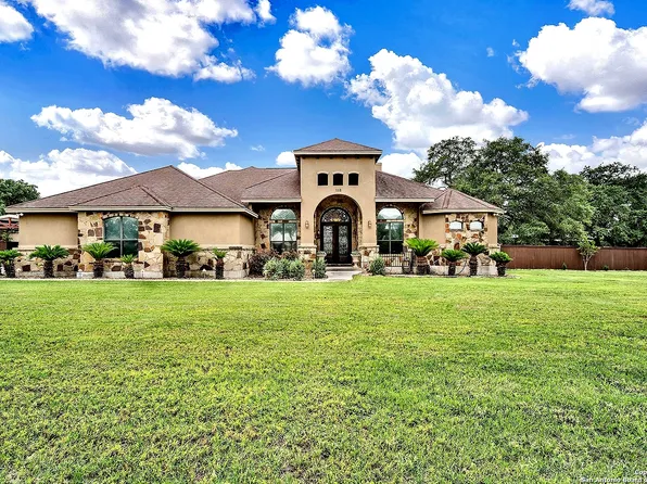 112 Copper Ridge Dr., La Vernia, TX 78121