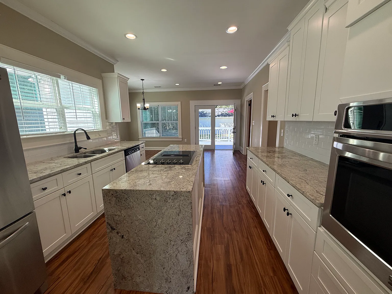 2 bed, 1.5 bath, 1300 sqft, $1,895 — Photo 3