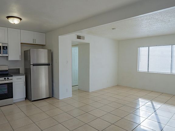 3rd image of 2508 Tulip Ln #3C