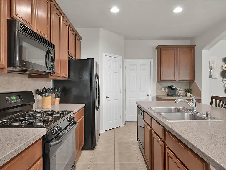 15 Aquiline Oaks Pl — Photo 16