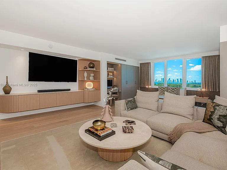 2301 Collins Ave #1527 — Photo 3