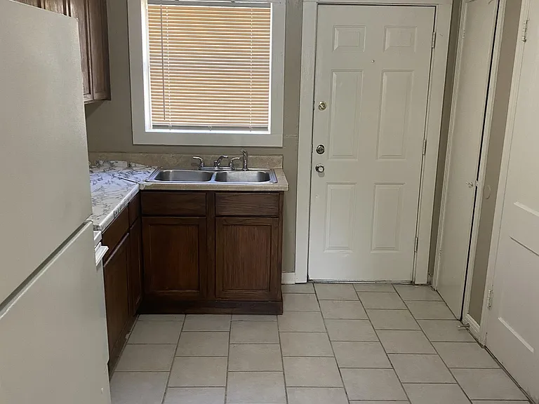 1801 Poage Ave — Photo 3