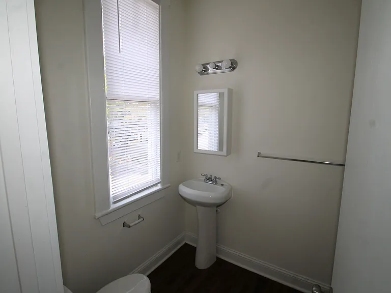 321 W 36th St #7 — Photo 6